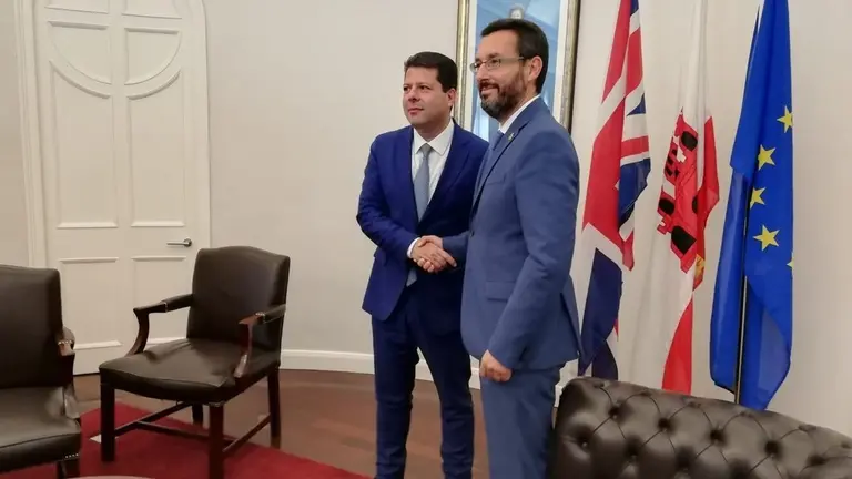 EuropaPress_2443644_alcalde_linea_juan_franco_fabian_picardo