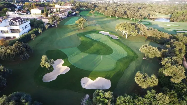 EuropaPress_1430818_andalucia-cadiz-_socios_real_club_valderrama_compran_campo_golf_grupo