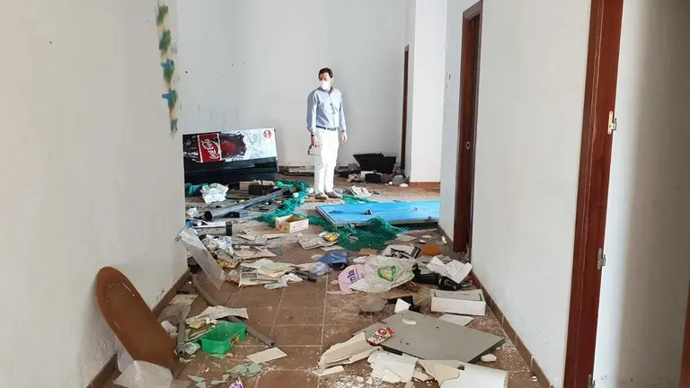 Destrozos causados en las instalaciones.