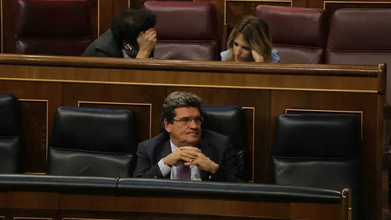 EuropaPress_3187809_ministro_inclusion_seguridad_social_migraciones_jose_luis_escriva_pleno