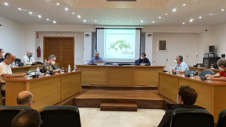EuropaPress_3191847_imagen_presentacion_ayuntamiento_barrios_cadiz_proyecto_nuevo_parque_eolico (1)