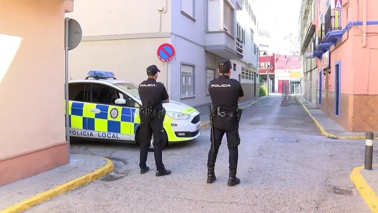 Polic&iacute;a, en la pensi&oacute;n.