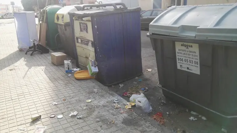 Contenedores en Rafael Argel&eacute;s.