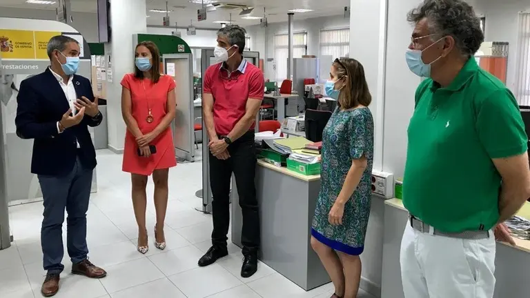 El subdelegado visita la oficina de Arcos.