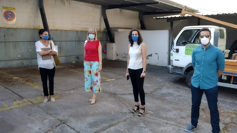 Las delegadas supervisan los trabajos.