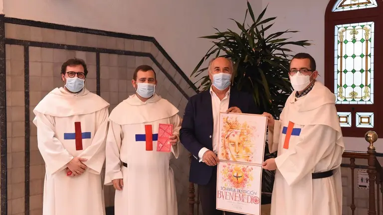 El alcalde, con los trinitarios.