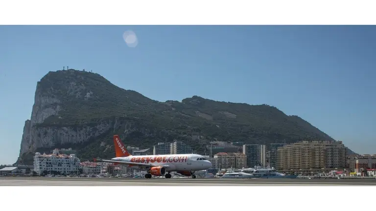 Un avi&oacute;n de EasyJet en Gibraltar.