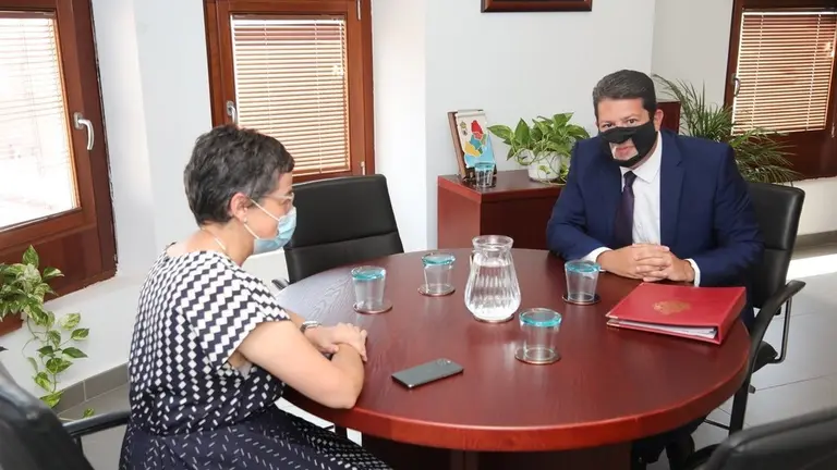 Un momento de la reuni&oacute;n entre Laya y Picardo.