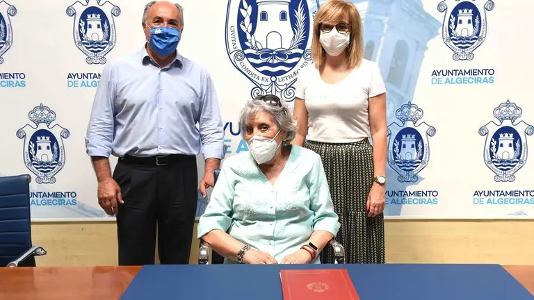 FIRMA ACTA DONACION AMPARO VELA.