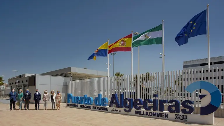 Acceso Central Izado Banderas.