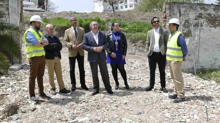 Visita a las obras de la guarder&iacute;a, en imagen de archivo.