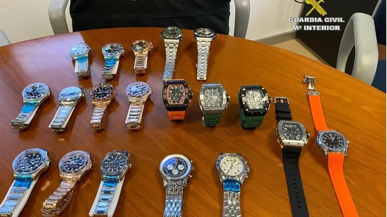 Relojes falsos, intervenidos.