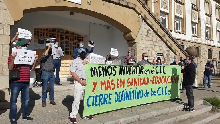 Un momento de la concentraci&oacute;n en el CIE.