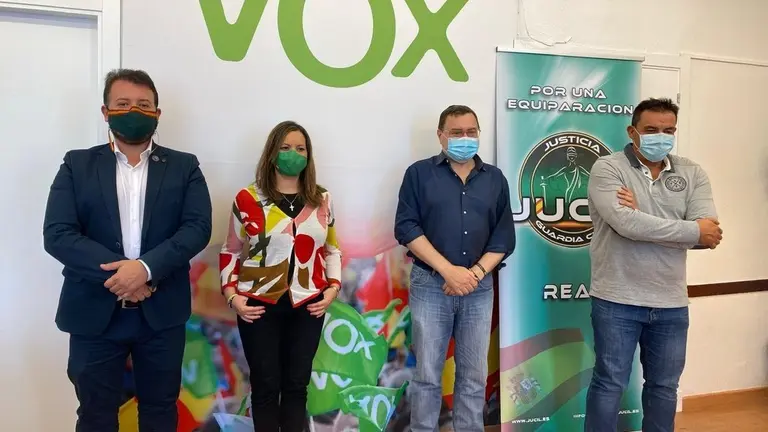Zambrano y Mulas junto a representantes de jucil y jusapol.