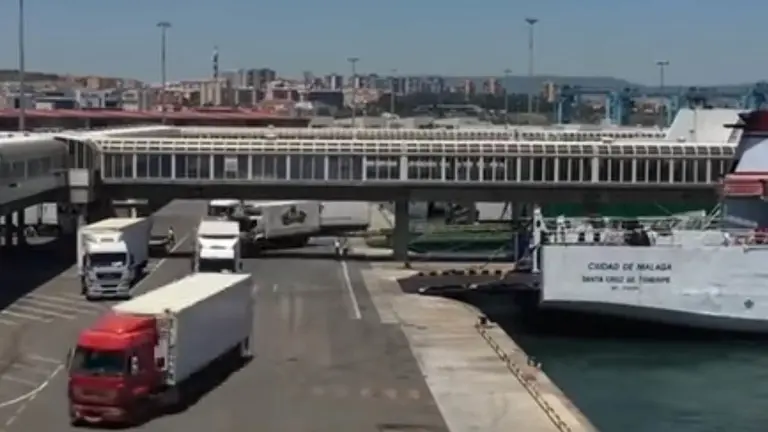 camiones desembarcando en algeciras