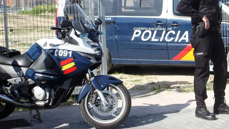 EuropaPress_3310210_vehiculos_policia_nacional