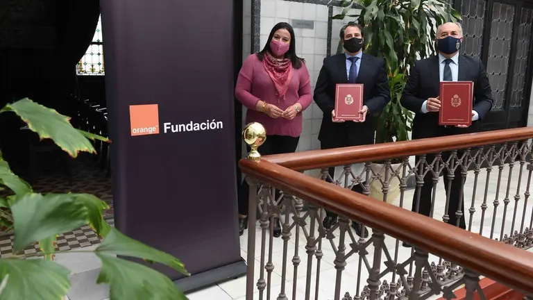 Un momento, tras la firma del acuerdo.