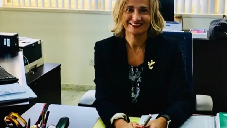 Ana Cobos.