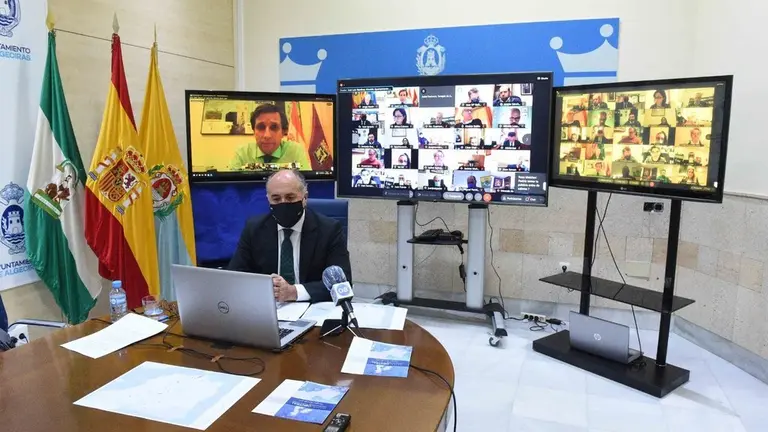 Instantes del encuentro telem&aacute;tico en la Casa Consistorial de Algeciras.