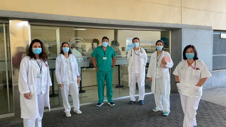 un grupo de profesionales de la Unidad, entre ellos su responsable, Roc&iacute;o Gil.