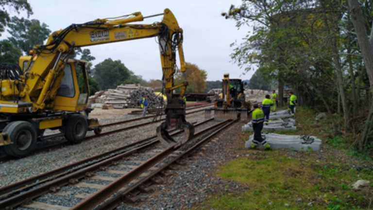 Obras en la l&iacute;nea f&eacute;rrea.