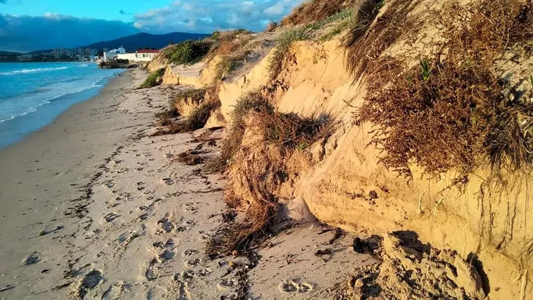 Playa de El Rinconcillo tras el paso de 'Filomena'.