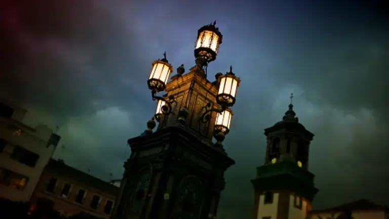 alumbrado en la plaza alta