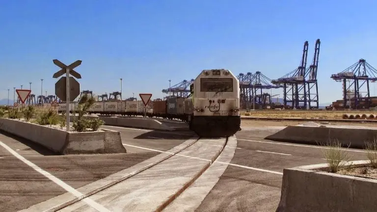 terminal ferroviaria del puerto
