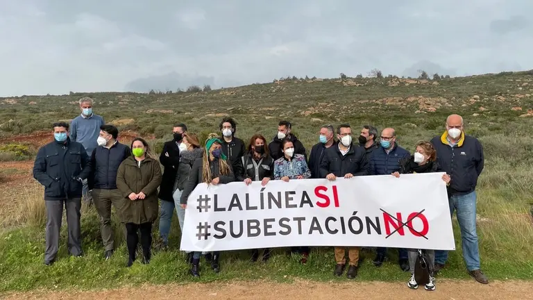 Pancarta contra subestacion Portichuelos.
