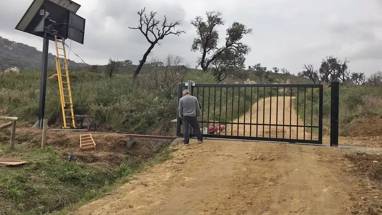 210305 Instalaci&oacute;n Cancela Sendero Valdeinfierno