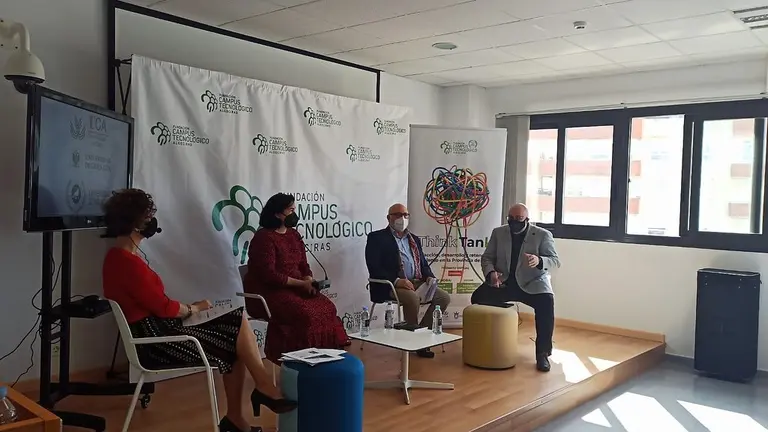 Un momento del debate.