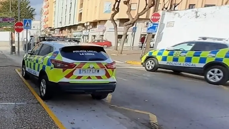 Polic&iacute;a Local de La L&iacute;nea.