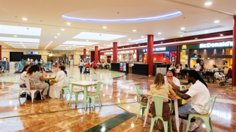 Centro comercial.