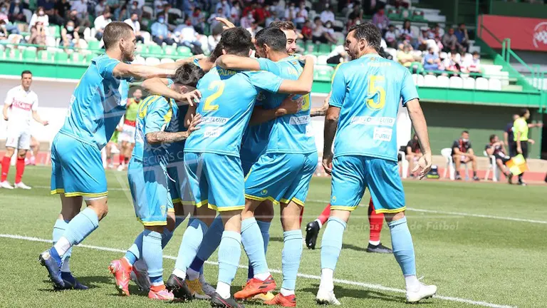 el algeciras celebra un gol contra el sanse