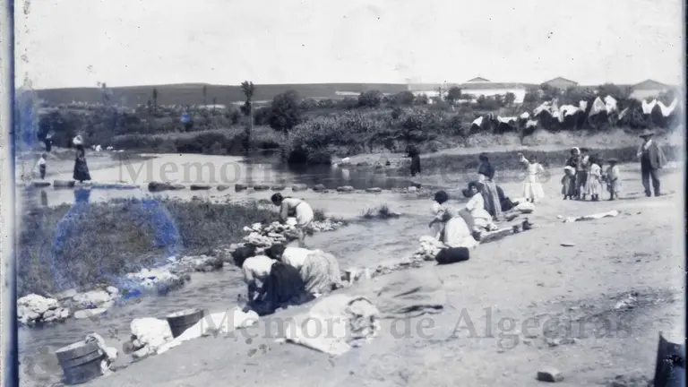 Lavanderas en el r&iacute;o de la Miel/ Memoria de Algeciras