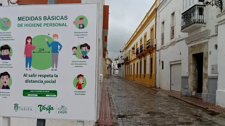 Cartel informativo en Tarifa.