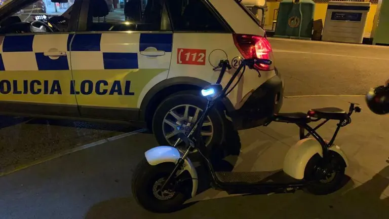 Veh&iacute;culo de polic&iacute;a.