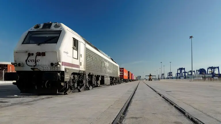 Ferrocarril Puerto Algeciras terminal Isla Verde Exterior.
