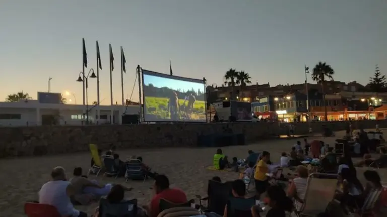 Cine de verano en Getares.