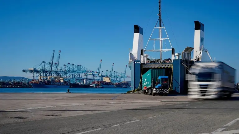 Puerto Algeciras camiones tr&aacute;fico roro 2021 (2)