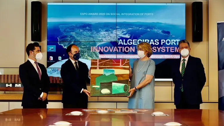 Entrega del cuadro.