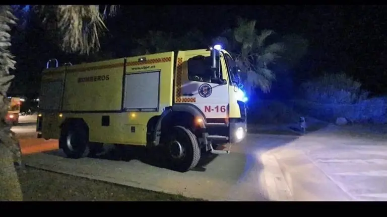 Cami&oacute;n de bomberos en San Roque.