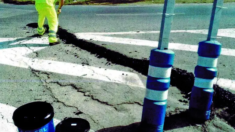 Trabajos en el firme de la A-381.