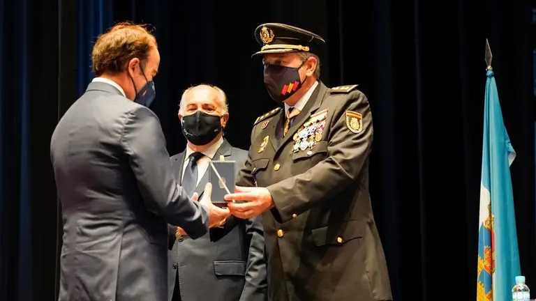 Distici&oacute;n D&iacute;a Polic&iacute;a Nacional a presidente APBA