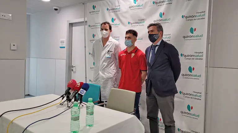 reconocimiento Juan Serrano en Quir&oacute;nsalud Campo de Gibraltar 2